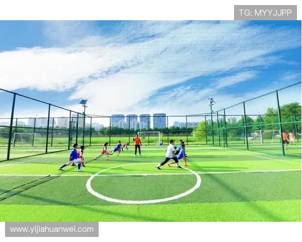 重庆足球队与西安足球队赛后复盘分析力量对比与战术探讨